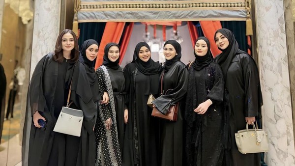 8 Foto Geng Mamayu Aurel Hermansyah Bukber Sambil Arisan, Kompak Serba Hitam