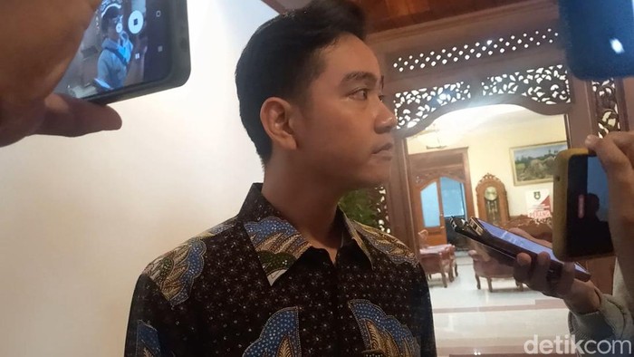 Wakil Presiden terpilih Gibran Rakabuming Raka, saat ditemui di Balai Kota Solo, Selasa (26/3/2024).