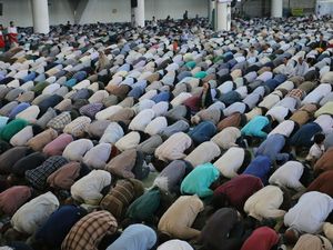 Jadwal Salat Denpasar dan Sekitarnya Hari Ini, Laki-laki Wajib Berjemaah!