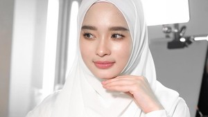 Bagi Inara Rusli, Ramadan jadi momentum untuk belajar, menguatkan diri, dan terus berproses menjadi pribadi yang lebih baik. Foto: Instagram @mommy_starla @loritayoung_mua
