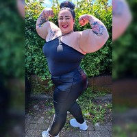 Jackie pun tidak peduli dengan komentar netizen yang menyebutnya gemuk hingga terlalu maskulin. Ia mengaku hanya fokus pada pola makan yang sehat meski memang harus mengkonsumsi kalori ekstra agar tubuhnya membesar. Foto: Instagram Jackie She Hulk