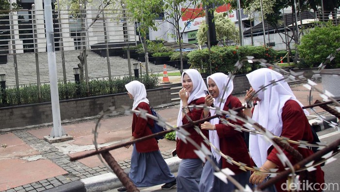 MK mulai menggelar sidang sengketa Pilpres, Rabu (27/3) besok. Pengamanan gedung MK pun mulai diperketat.