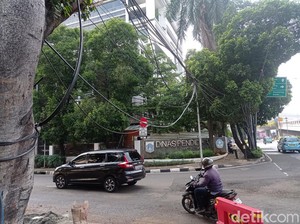 Kabel Menjuntai Masih Hantui Jakarta, Warga Mengeluh soal Bahaya