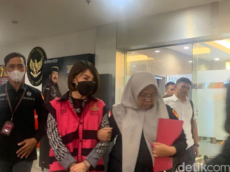 Kejagung menetapkan crazy rich Helena Lim sebagai tersangka kasus dugaan korupsi tata niaga komoditas timah. Helena Lim langsung ditahan. (Mulia Budi/detikcom)