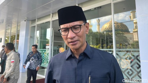 Ketua DPD I Partai Golkar NTB yang juga Wali Kota Mataram, Mohan Roliskana, saat ditemui di Mataram, Selasa (26/3/2024) siang. (Helmy Akbar)