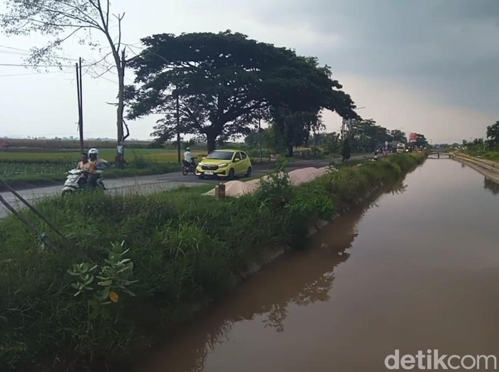 Kondisi jalan di jalur tengah Brebes yang akan diberlalukan one way saat masa arus mudik Lebaran 2024. Foto diunggah pada Selasa (26/3/2024).