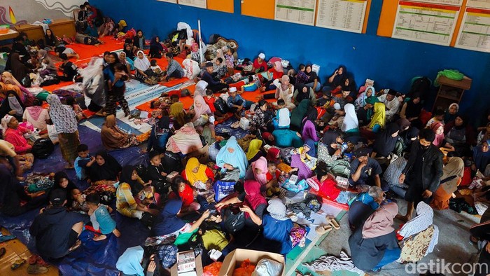 Kondisi Pengungsian Warga Terdampak Longsor Cipongkor