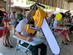 Viral Dosen Minta Mahasiswa Pakai Topi Anti Nyontek, Endingnya Bikin Ngakak