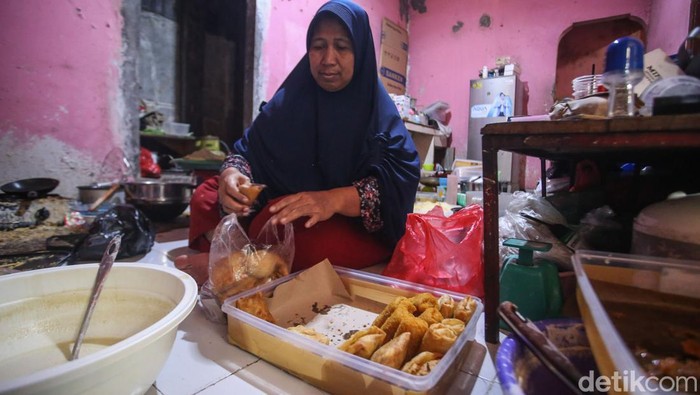 Mantan Guru - Captain Cafe Hotel Bintang 5 Kini Dagang Gorengan Omset Jutaan Rupiah