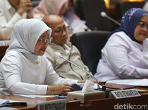 Rapat Bareng Menaker, Komisi IX DPR Usul THR Diberikan H-14 Lebaran