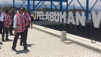 Setelah meninjau bandara, Menhub langsung bertolak ke Pelabuhan Wani. 
