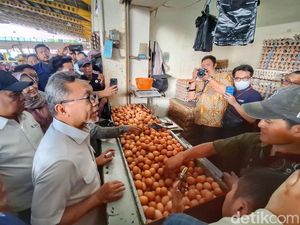 Cek Harga Sembako di Bandung, Zulhas: Mudah-mudahan Nggak Naik Lagi