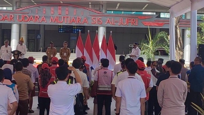 Menteri Perhubungan (Menhub) Budi Karya Sumadi mendampingi Presiden Joko Widodo (Jokowi) meresmikan empat bandara di Pulau Sulawesi.