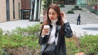 Berbagai kafe dicari oleh Mikha Tambayong di Jepang. Tak lain dan tak bukan, tujuannya adalah untuk mendapatkan segelas kopi yang menyegarkan tubuhnya. Foto: Instagram/mikhatambayong