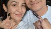 Menikah beda agama bukan hal yang sulit bagi Deva Mahenra dan Mikha Tambayong. Mikha Tambayong bahkan disebut suaminya menjadi sosok yang paling semangat menyiapkan takjil. Foto: Instagram/mikhatambayong