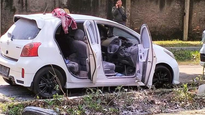 Mobil dosen di Karawang diduga dibakar kekasih