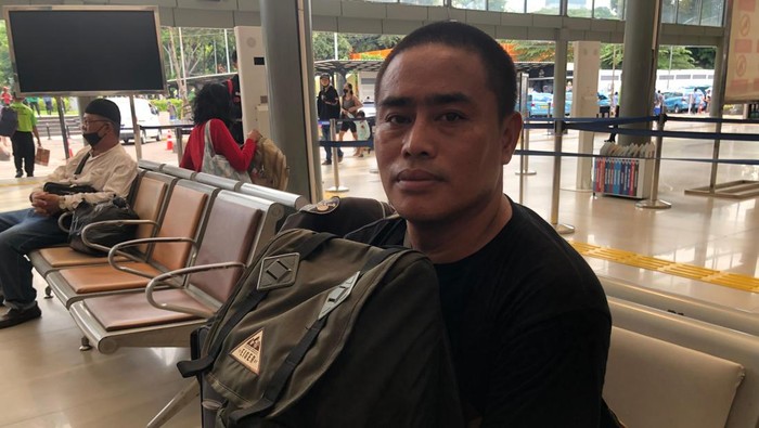 Muhanda (42), seorang Guru PJOK yang mudik dari Jakarta ke Garut, Jawa Barat. (Rifka-detikcom)