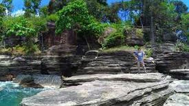 Pantai Batu Lapis