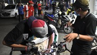 Pihak dari pom bensin mengklaim akan mengganti 100 persen biaya kerusakan kendaraan yang rusak.