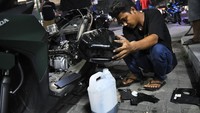 Hingga kini belum diketahui penyebab bensin bisa tercampur air di SPBU tersebut.