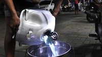 Menurut keterangan konsumen yang terdampak sebanyak puluhan kendaraan bermotor mogok usai isi bensin yang tercampur air.