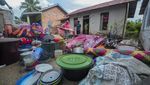 Penampakan Rumah Roboh Terseret Gulma di Muaro Jambi
