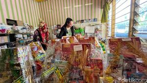 Pasutri di Mojokerto Kebanjiran Order Parsel Lebaran