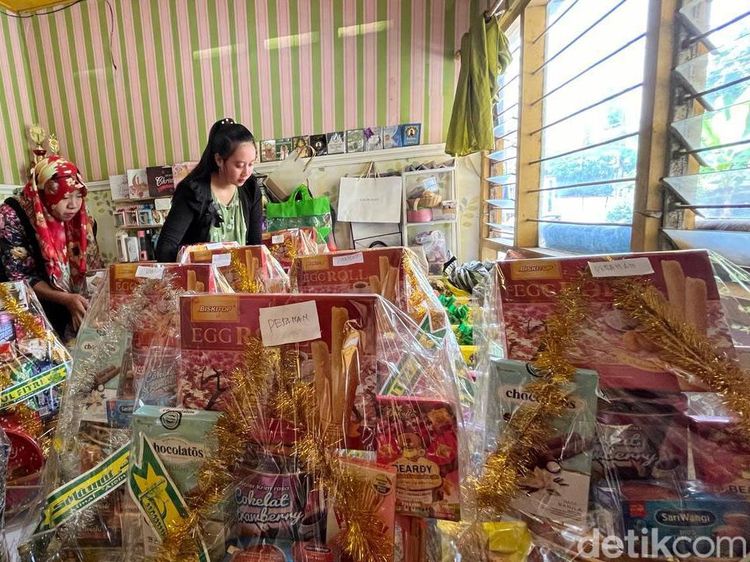 Pasutri di Mojokerto Kebanjiran Order Parsel Lebaran