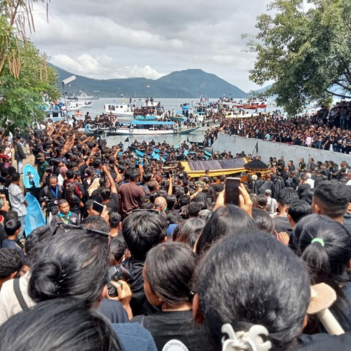 Suasana prosesi Laut Semana Santa pada 2023, Flores Timur.