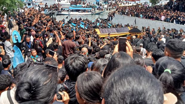 Suasana prosesi Laut Semana Santa pada 2023, Flores Timur.