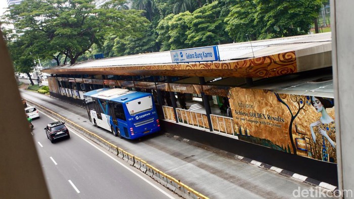 Potret 3 Halte TransJakarta yang Disulap Bak Galeri Seni PT Transjakarta berkolaborasi dengan City Vision menyulap sejumlah halte TransJakarta mirip galeri seni. Nih potretnya.