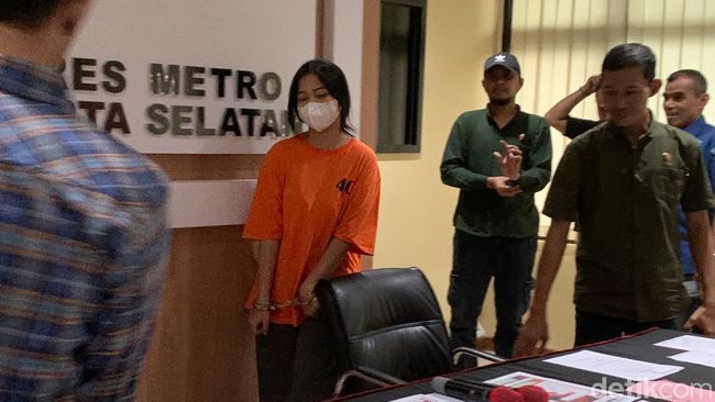 Potret Denisa Agustin, mahasiswi tersangka penipuan tiket Coldplay Rp 1,2 miliar di Jakarta Selatan.