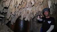 Namun para pemerhati lingkungan telah lama menyuarakan keprihatinan mengenai pembangunan kereta api tersebut, yang melintasi beberapa ekosistem paling unik di dunia, termasuk sistem ribuan gua bawah tanah yang diukir dari batuan kapur lunak di wilayah tersebut oleh air selama jutaan tahun.  