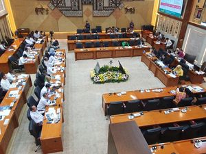 Sanksi Bagi Perusahaan yang Tak Bayar THR: Teguran-Pembatasan Usaha