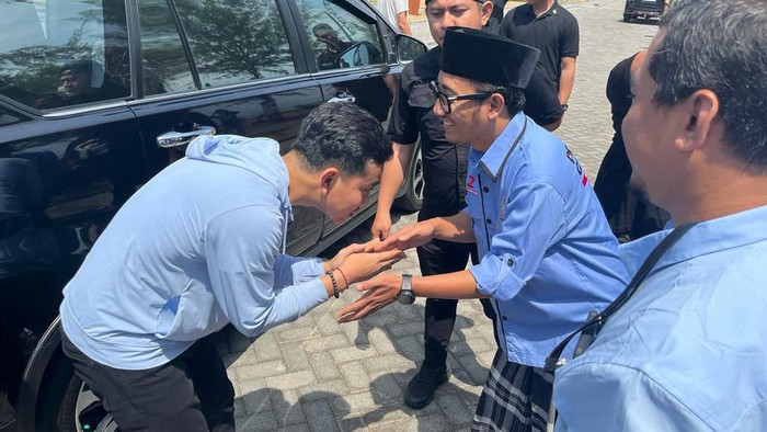 Relawan Gibran Berkopyah