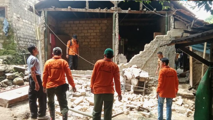 Keganasan Angin Kencang di Ciomas Bogor Berujung Kerusakan pada Tiga Rumah Warga