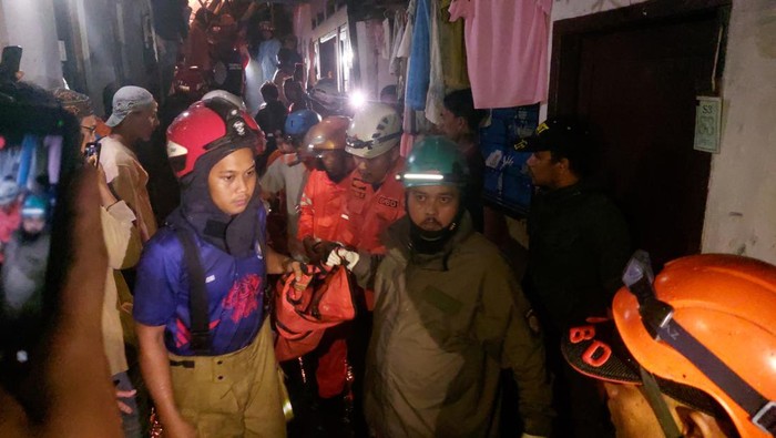 Salah satu korban meninggal dunia akibat bencana longsor di Sempur, Bogor.
