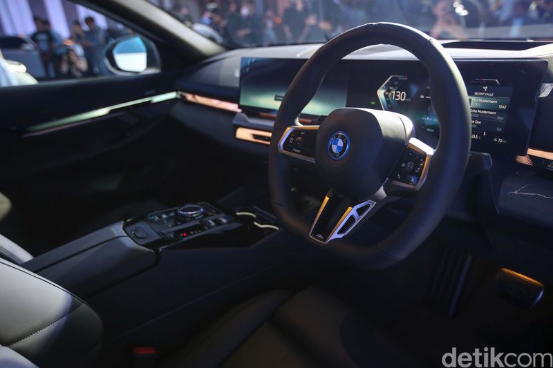 Sang Penggoda Itu Bernama BMW i5 Listrik