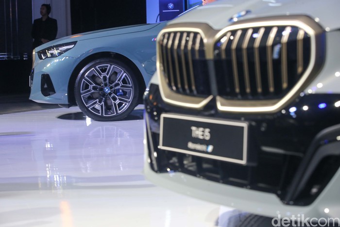Sang Penggoda Itu Bernama BMW i5 Listrik