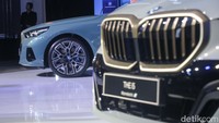Nah, buat kamu yang kepincut, harap sedikit bersabar. Konsumen memang sudah bisa melakukan pemesanan, namun harganya baru diumumkan pada April 2024.