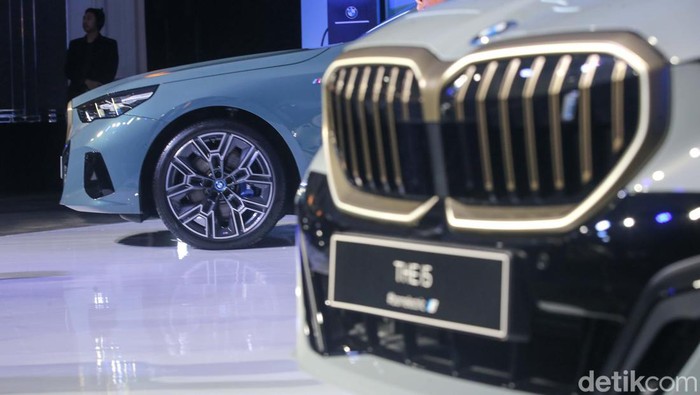 Sang Penggoda Itu Bernama BMW i5 Listrik