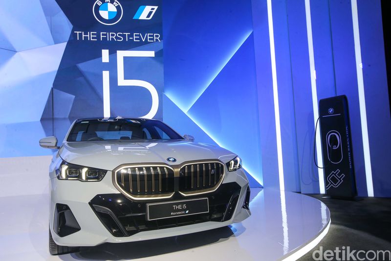 Sang Penggoda Itu Bernama BMW i5 Listrik