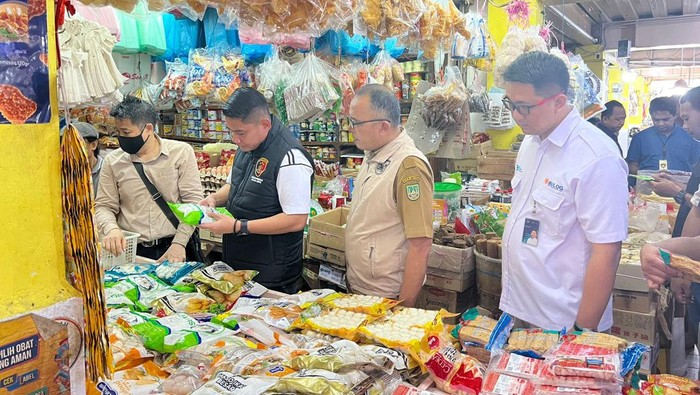 Satgas pangan melakukan pengecekan di sejumlah pasar dan distributor di Kota Batam. (Foto: dok Ditreskrimsus Polda Kepri).