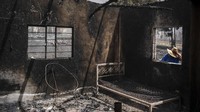 Sejumlah rumah juga hangus terbakar.