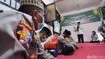 Momen Puluhan Tahanan Polres Pelabuhan Tanjung Perak Melebur Saat Buka Bersama