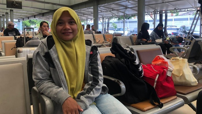 Tina (40), seorang ibu rumah tangga yang mudik dari Jakarta ke Mojokerto, Jawa Timur. (Rifka-detikcom)
