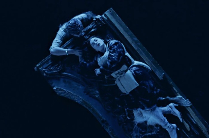 Cuplikan adegan dalam film Titanic.