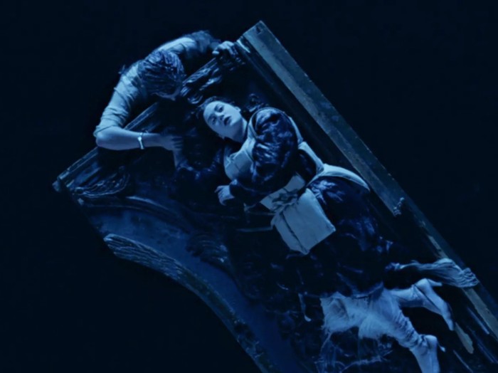 TItanic Cuplikan adegan dalam film Titanic.