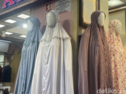 Belanja Mukena di Thamrin City, Mukena Armani Silk Jadi Tren untuk Lebaran