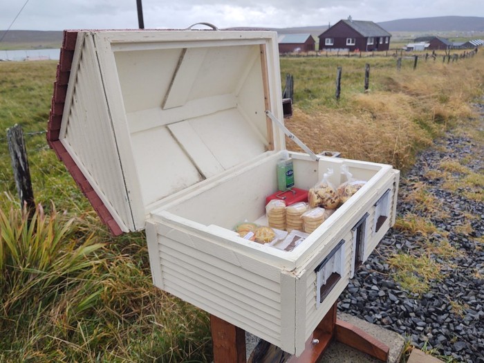 Unik! Di Pulau Ini Bertebaran Kulkas yang Menjual Kue Unik! Di Pulau Ini Bertebaran Kulkas yang Menjual Kue